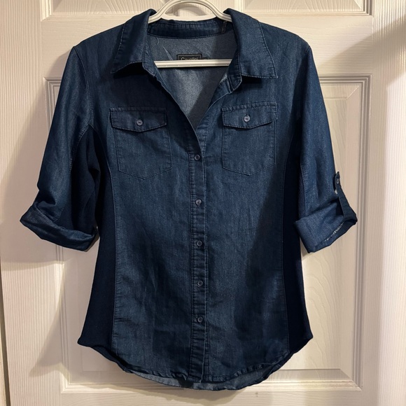 Cavalini Tops - Cavalini Women’s Medium Dark Wash Denim Button Up Roll Tab Shirt